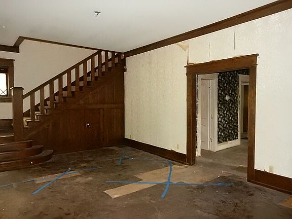 2nd image of 1016 W Main St