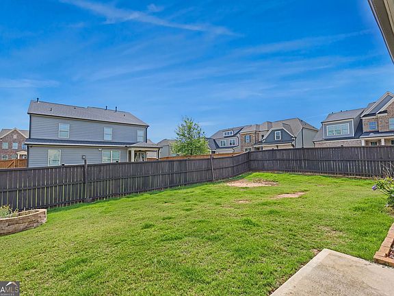 4th image of 1650 Albion Dr