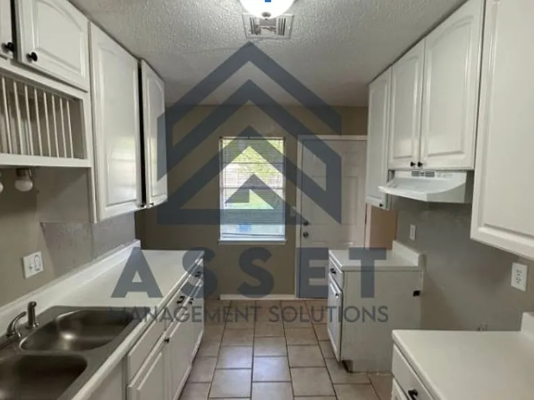2121 N Wilburn Pl — Photo 5