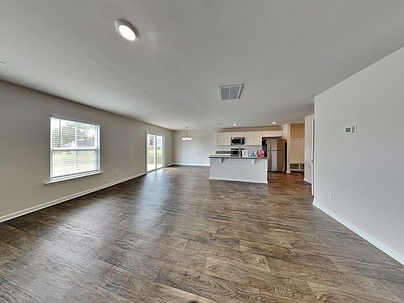 4th image of 255 Bent Holly Dr