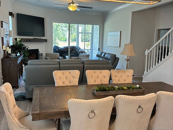 3rd image of 2115 Country Club Dr