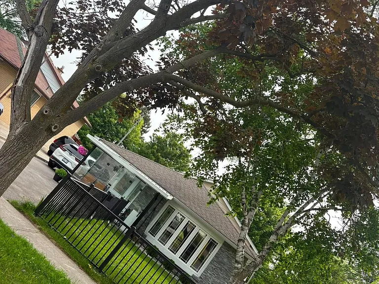 56 Stonehenge Cres — Photo 2