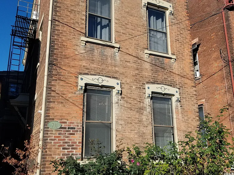 711 Philadelphia St — Photo 2