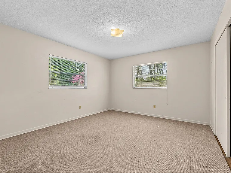 3950 SW 1st Ave — Photo 14