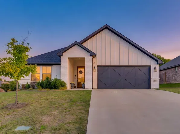 101 Buckeye Dr, Weatherford, TX 76086
