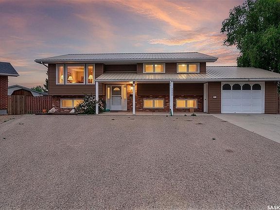 2nd image of 1355 Manitou CRESCENT