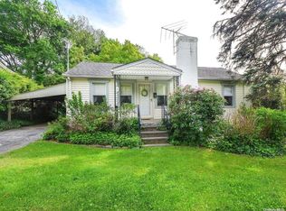 1 Cody Ave, Glen Head, NY 11545