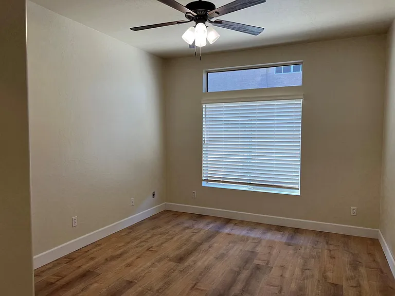 1733 W Commerce Ave — Photo 27