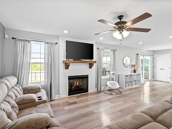 5th image of 895 Wild Elm Ct