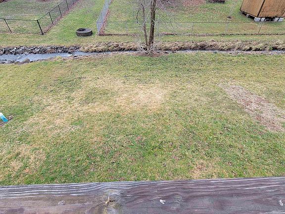 4th image of 111 Pinewood Ave