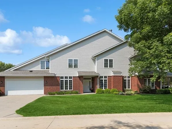 15 Idyllwild Ct, Iowa City, IA 52245