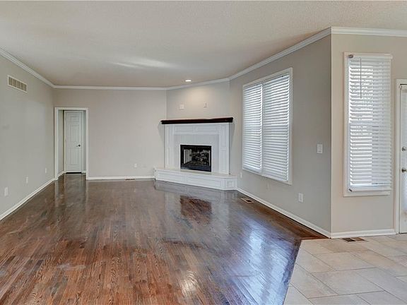 5th image of 8804 W 132nd Pl