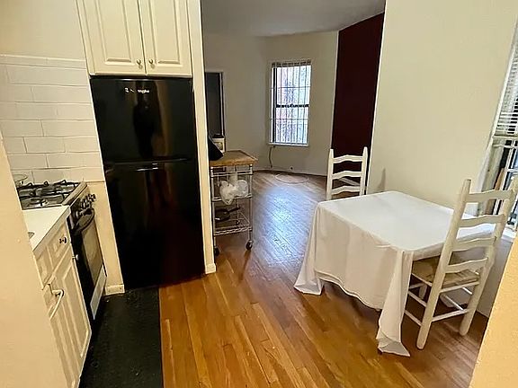5th image of 128 E 83rd St APT 5C