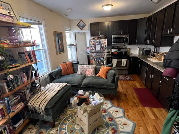 1843 W Thomas St APT 2E, Chicago, IL 60622