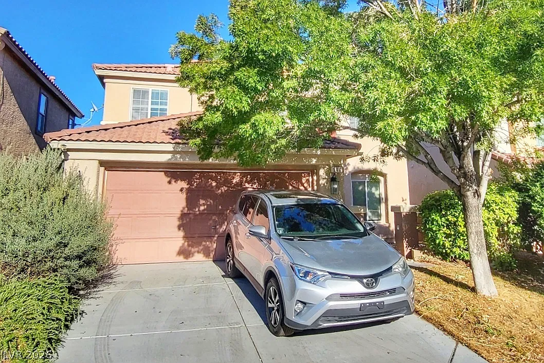 4 bed, 2.5 bath, 2320 sqft, $2,350 — Photo 1