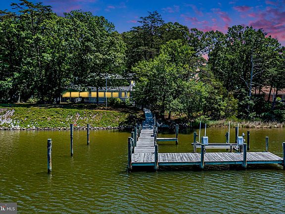 2nd image of 621 Harbor Dr