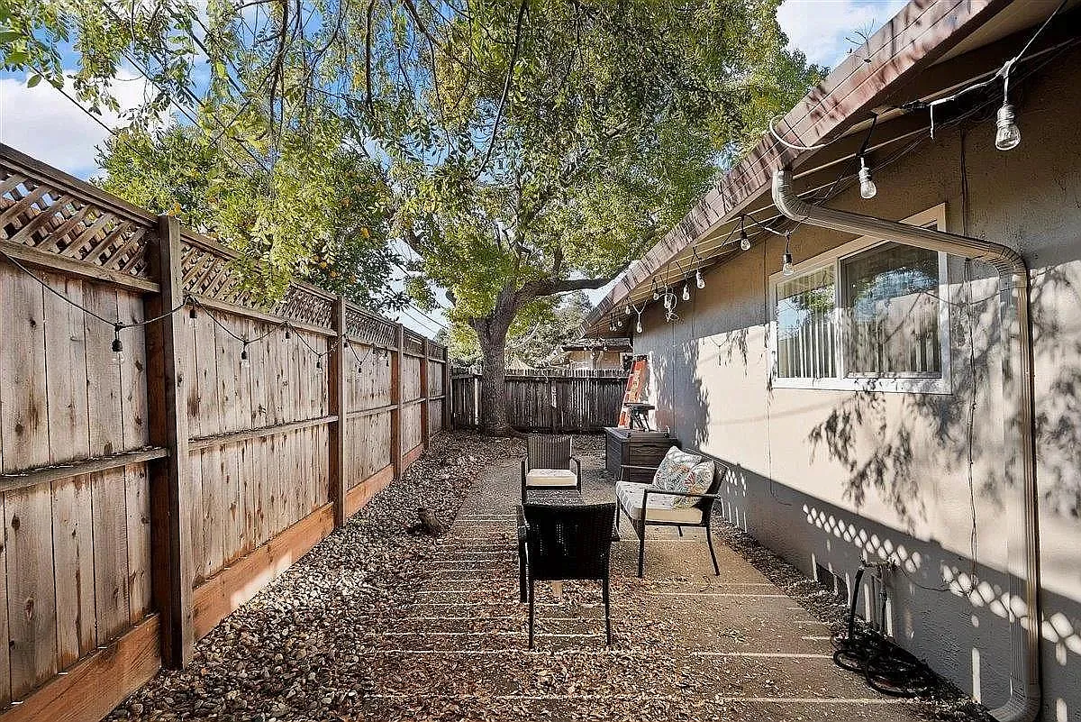 505 Thompson Ave — Photo 3