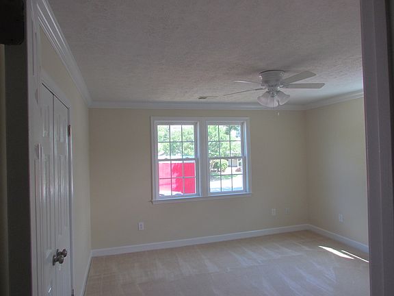 Front bedroom w/Lg closet
