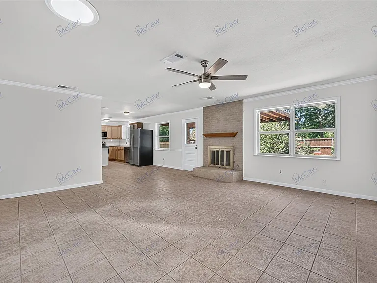 1901 Knoxville Dr — Photo 5