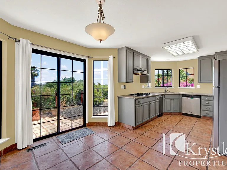 152 Chesapeake Dr — Photo 15