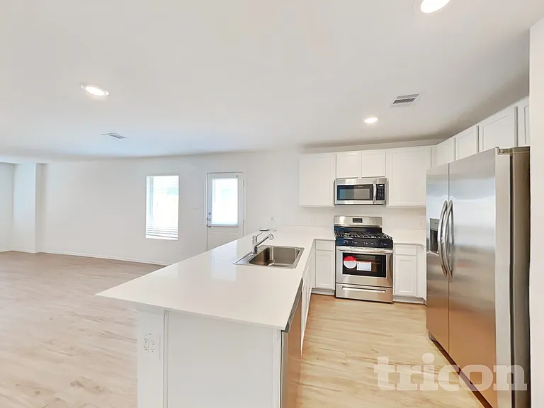 3006 Twisted Myrtle Dr — Photo 6