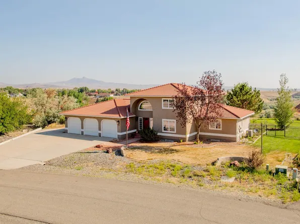220 S Chugwater Dr, Cody, WY 82414