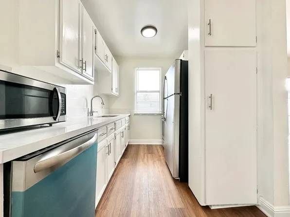 Calvert, 14639 Calvert St APT 10, Van Nuys, CA 91411
