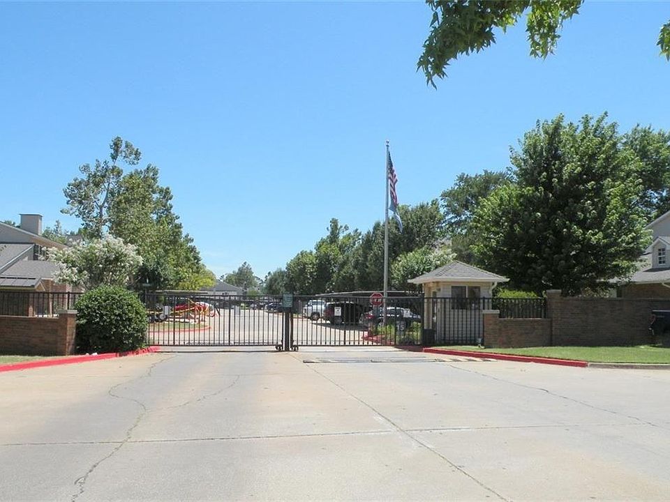 Gated security entrance