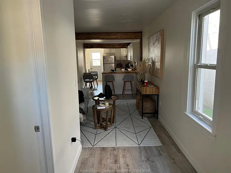 9 Medora Ave W — Photo 5