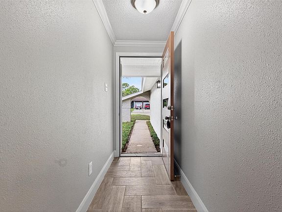 5th image of 9626 Desert Flower Ln