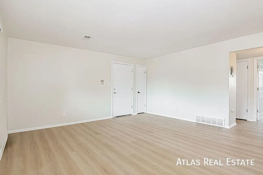 Cozy 2 Bed, 1 Bath in Charming Arvada 4-Plex Minutes to Old Town! — Photo 2