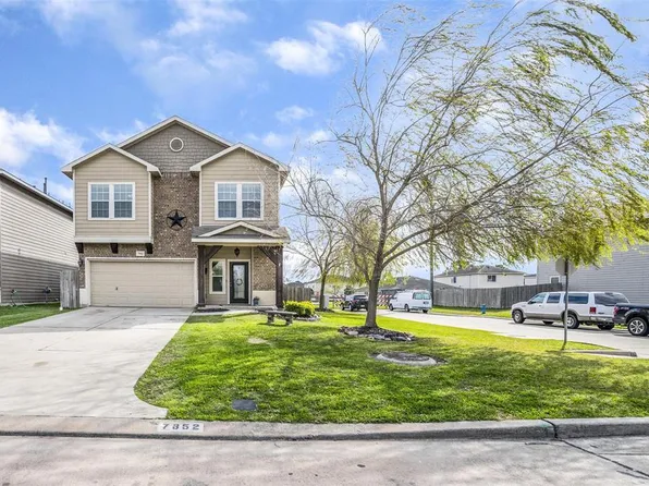 7852 Galleon Field Ln, Cypress, TX 77433