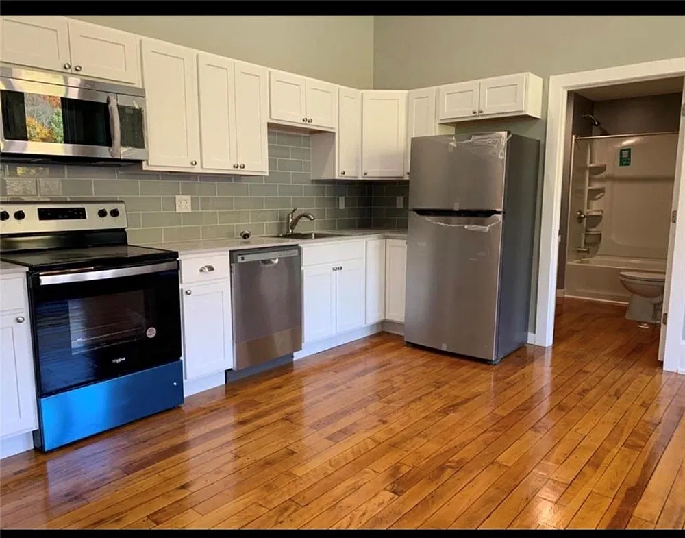 1 bed, 1.0 bath, 800 sqft, $1,350 — Photo 2