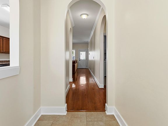 3rd image of 1028 Kelly Creek Way
