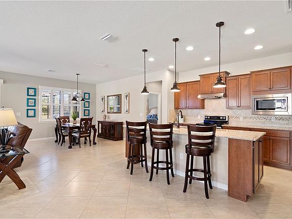 4th image of 5043 Pendelton Sq