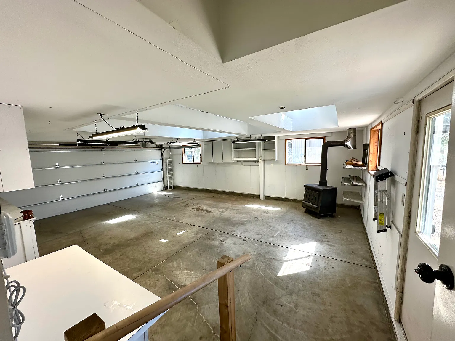 3 bed, 1975 sqft, $3,650 — Photo 2