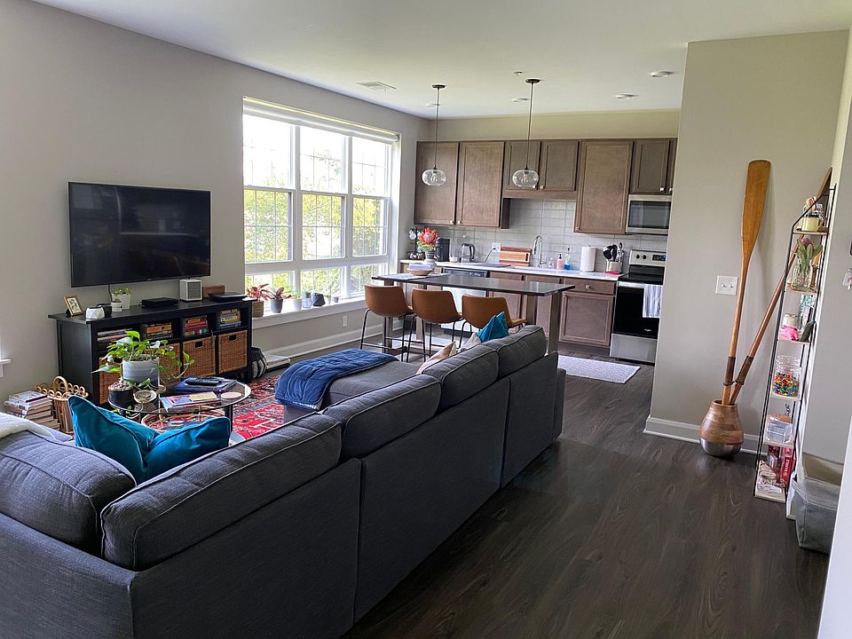 1st image of 667 Chlois Ln #106