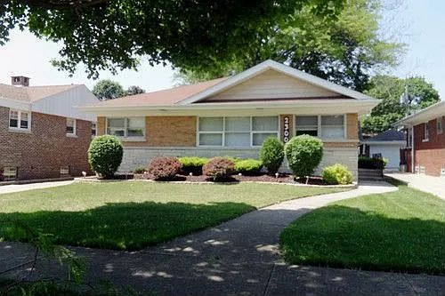 2300 Hawthorne Ave photo 1