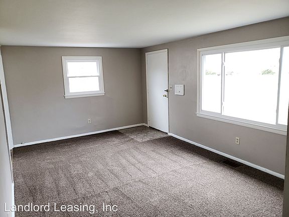 3rd image of 632 Vermont Dr