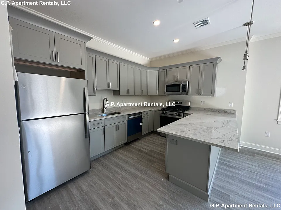605 Broadway #305