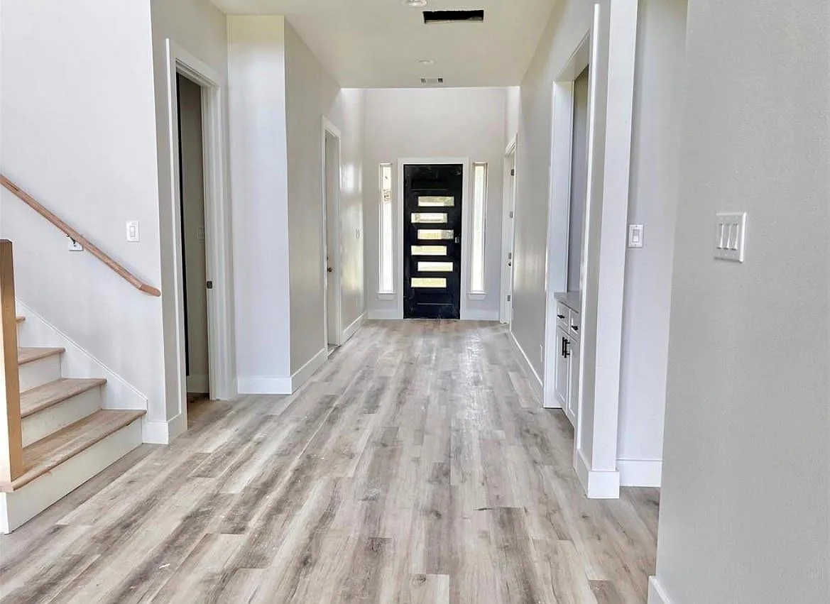 9905 Excaliburs Ct — Photo 3