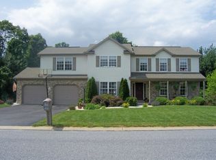 977 Willow Ridge Dr, York, PA 17404