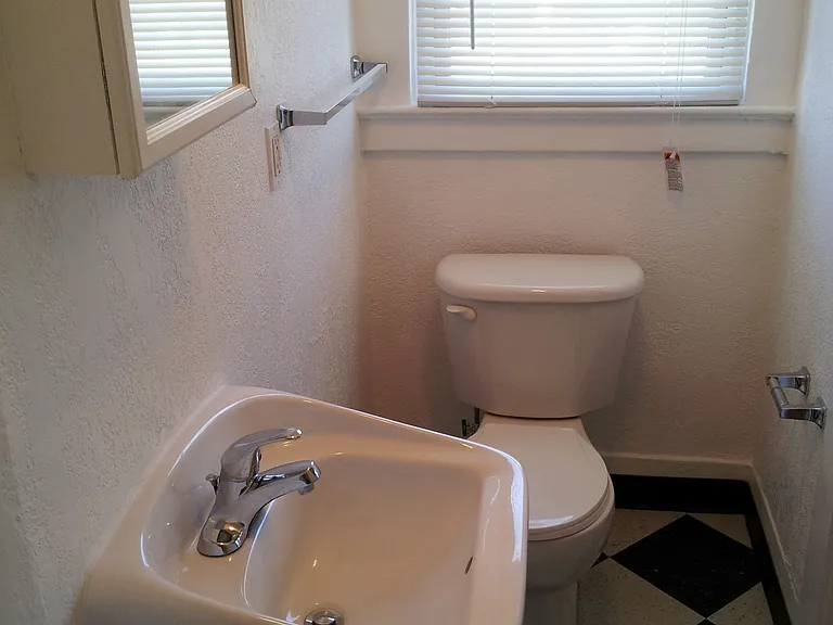 16 SW Porter St #302 — Photo 15