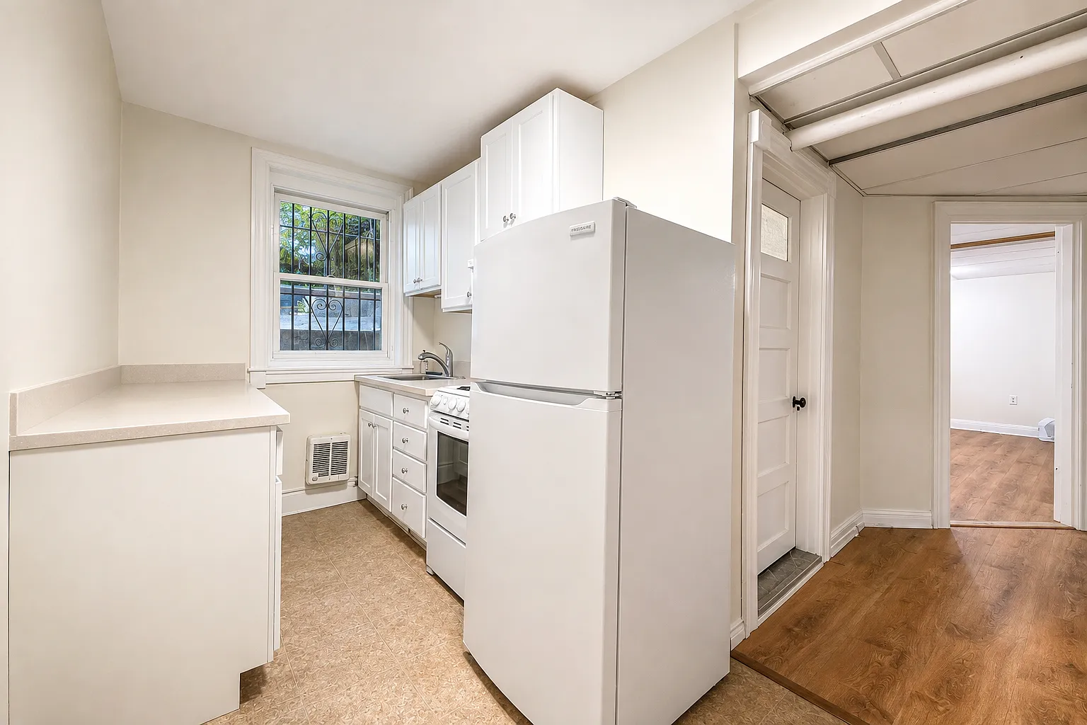 1 bed, 700 sqft, $2,200 — Photo 3