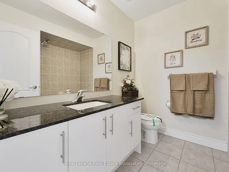 41 Mazarine Ln — Photo 32