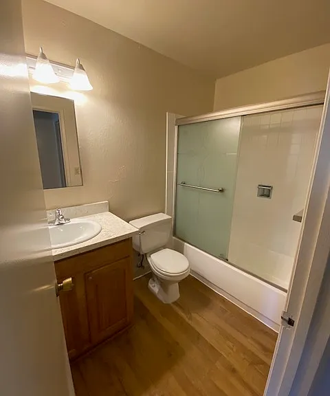 Ellis Park Apartments — Photo 7