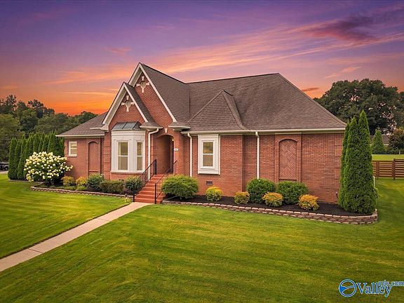 4th image of 100 Ce Lee Cir