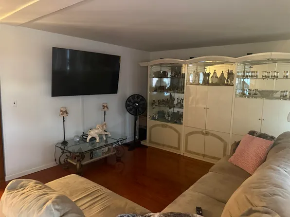 454 Avenue C image 1 of 1