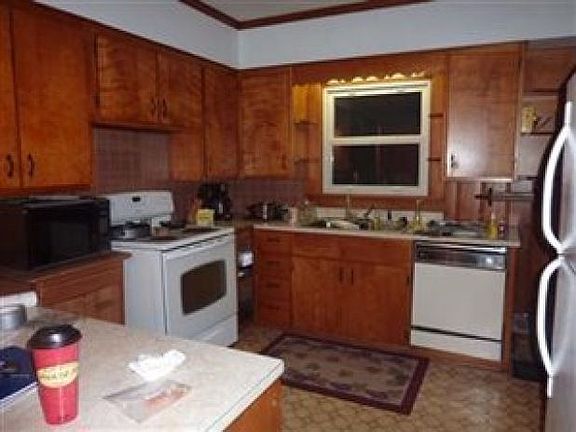 2nd image of 15994 Johnson St