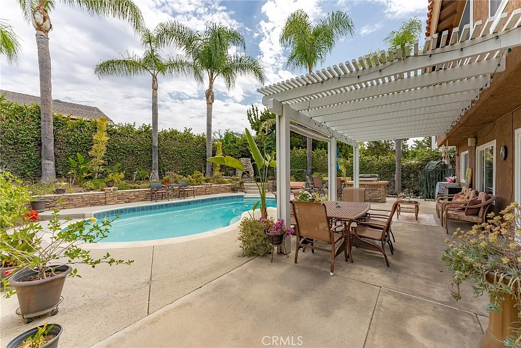 5 bed, 3.5 bath, 2672 sqft, $6,500 — Photo 2